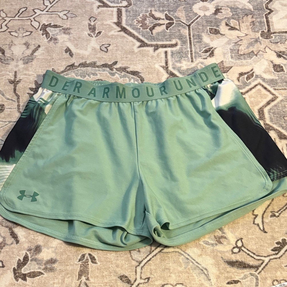 Under Armour Women's green and black Athletic Shorts size medium